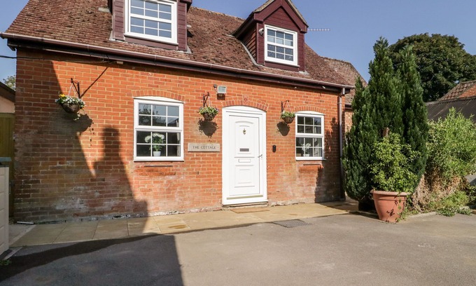 Middle Winterslow Cottage | THE COTTAGE, family friendly, with open fire in Winterslow