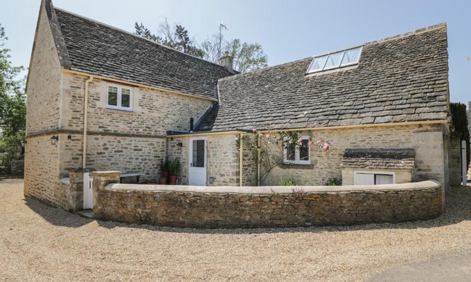 Malmesbury House | The Cottage