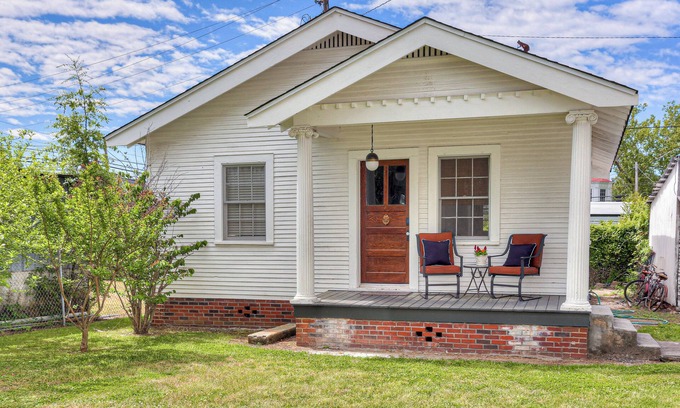 Downtown Cottage | The Cottage-I bedroom with AC and WiFi in historic Augusta
