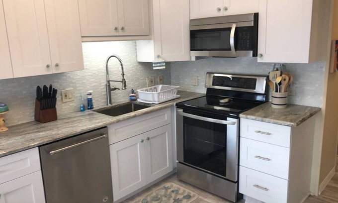 Nettles Island House | The Cottage II is a 2 bedroom 1 bath home with all the comforts home.