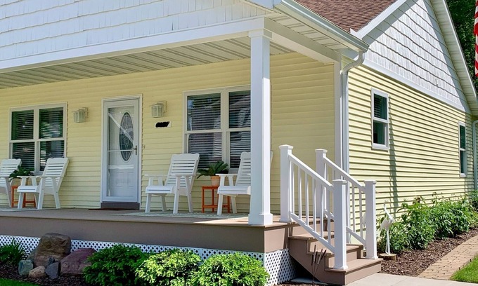 Lake City House | The Cottage on Lakeview…Lake Missaukee views…Steps from the beach!