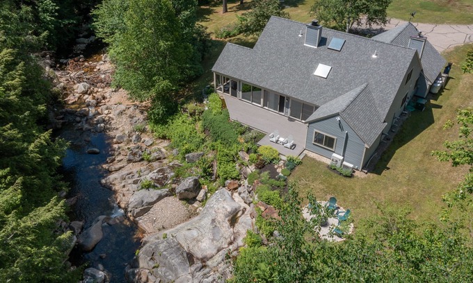 Thornton House | The Cottage on the Brook: Ecstatic Fall Getaway in the White Mountains