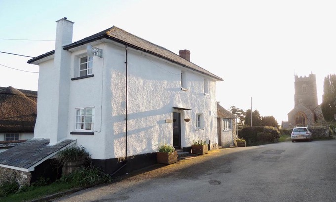Iddesleigh House | The Cottage on the Green
