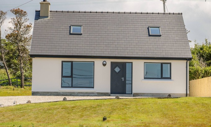 Brinlack House | THE COTTAGE, pet friendly, with open fire in Derrybeg, County Donegal