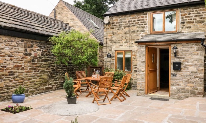 Hayfield Cottage | THE COTTAGE, pet friendly, character holiday cottage in Hayfield