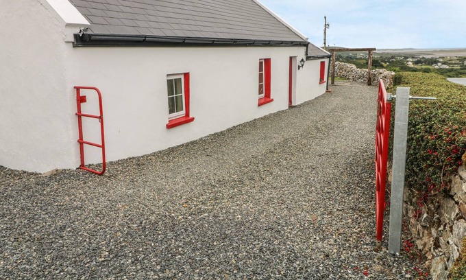 Gortahork Cottage | THE COTTAGE, pet friendly in Gortahork, County Donegal