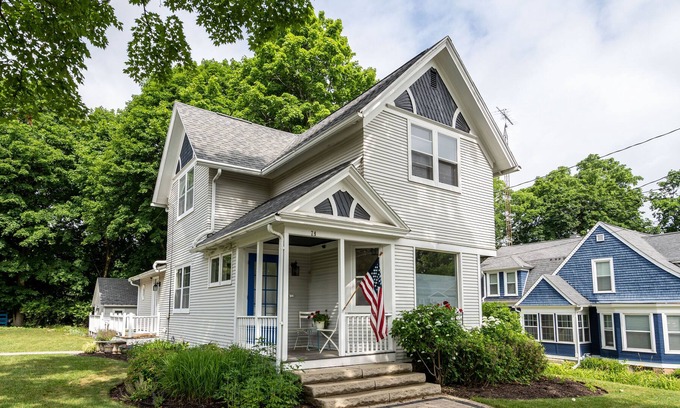 Williams Bay House | The Cottage Revisited... in the Heart of a Small Midwestern Beach Town
