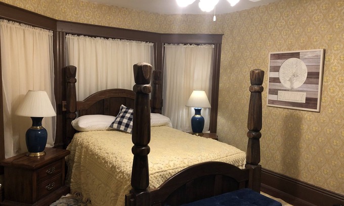 Hamilton Bed & Breakfast | The Cottage Room at Shoal Creek B&B