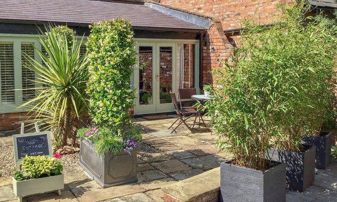 Cymau Cottage | THE COTTAGE @ THE COACH HOUSE, pet friendly in Rossett