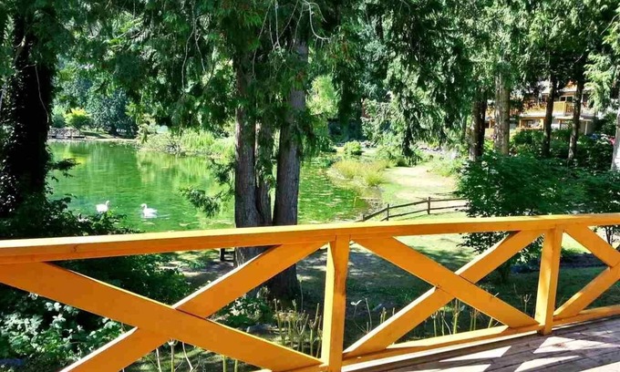 Lindell Beach House | The Cottages at Cultus Lake