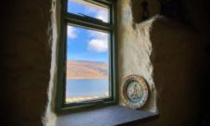 Breakish House | The Cottar; an ancestral & traditional house just 2m from the sea.