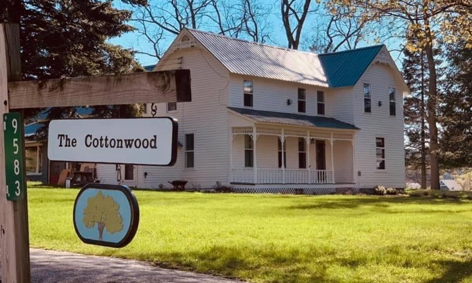 Empire Bed & Breakfast | The Cottonwood Inn B&B