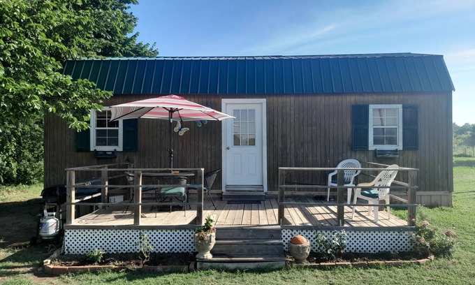Davis Cottage | The Country Cottage with studio style layout and WiFi, AC in peaceful Davis