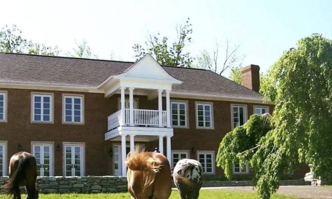 Lexington House | The Country House is a picturesque Kentucky Farm Estate