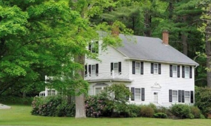 Lakeville House | The Country Retreat House