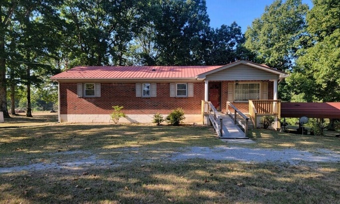 Hickman Other | The Country Retreat Farmhouse close to fishing lakes and a scenic parkway
