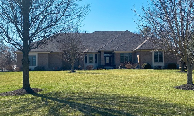Bellbrook House | The Country View Estate in Beavercreek OH. Close to many beautiful hiking trails