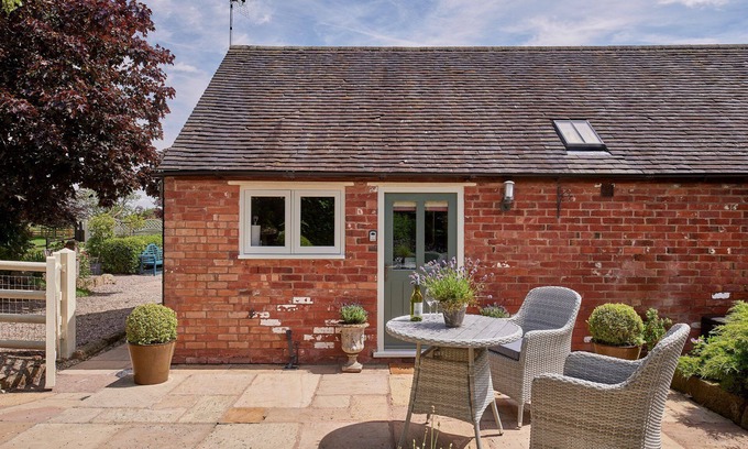 Ashbourne Apartment | The Couple's Retreat