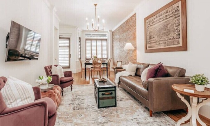 Yarmouth Apartment | The Courier Rooms: Historic charm and luxury