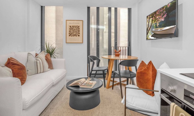 Te Aro Apartment | The Courtenay Chic Retreat 1BR Apartment