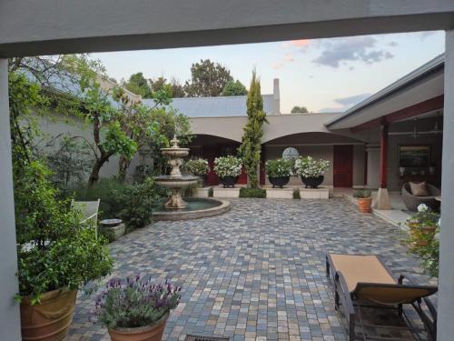 Nottingham Road House | The Courtyard at La Loggia