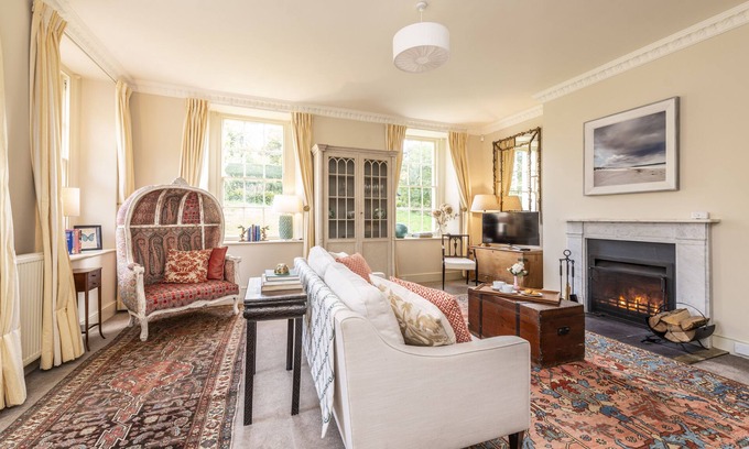 Holworth Apartment | The Courtyard House is a tasteful and beautifully appointed property