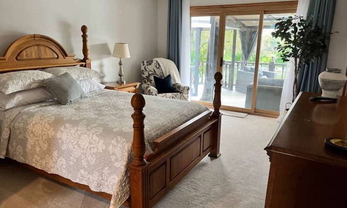 Lighthouse Cove House | The Cove 4 bedrooms, 8 guest + futon, 3 full baths
