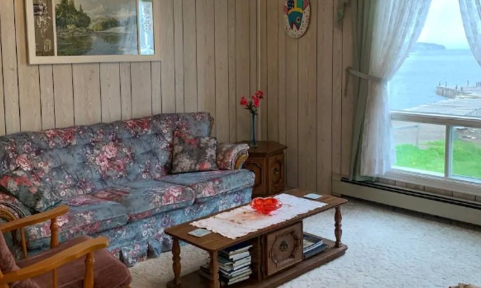 Springdale Cottage | The Cove: A 3 Bedroom Waterfront Home