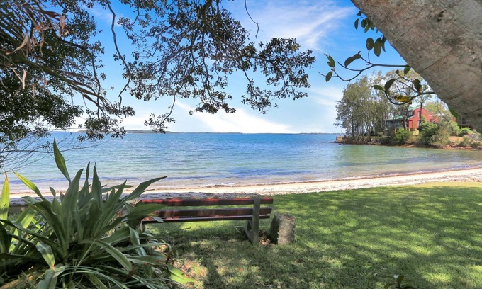 North Arm Cove House | The Cove Cottage - Waterfront Hideaway in North Arm Cove