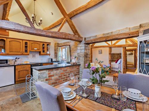 Ardens Grafton House | The Cow Shed - farm cottage close to Stratford