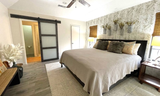 Abilene House | The Cowgirls by Curated Stays: 2 King Beds