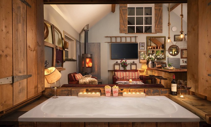 Nantwich Apartment | The Cowshed 5* Barns