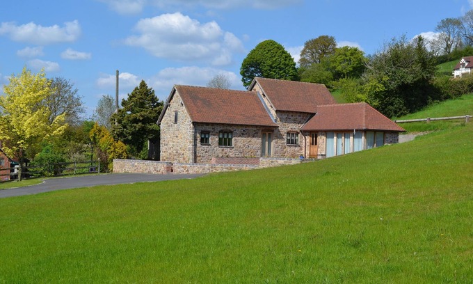 Angelbank House | The Cowshed, a tranquil retreat in the heart of rural Shropshire.