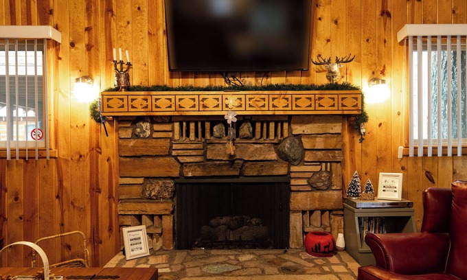 Wrightwood Cabin | The Cozy 2 bedroom Pineland Chalet