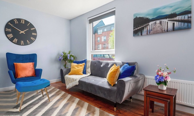 Muirhouse Apartment | The Cozy Atmosphere Lodge located just 3.5 miles away from the city center