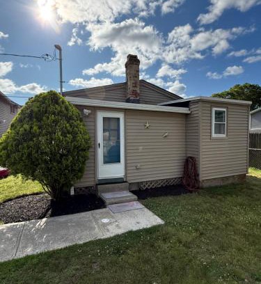 Warwick House | The Cozy Back Bungalow
