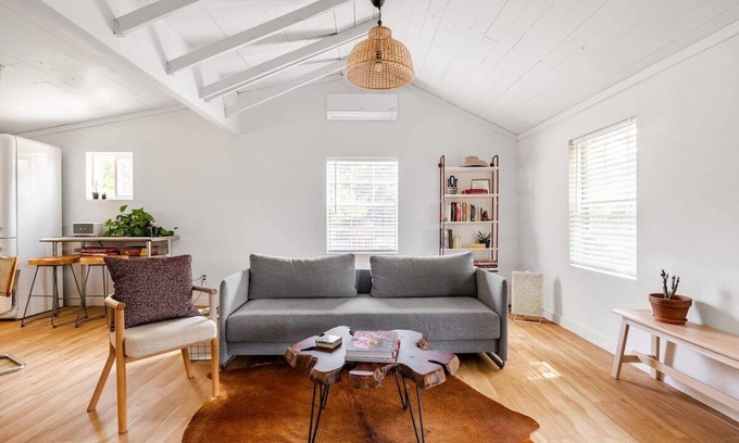 Holly House | The Cozy Bungalow — Walk to coffee, bars, eats