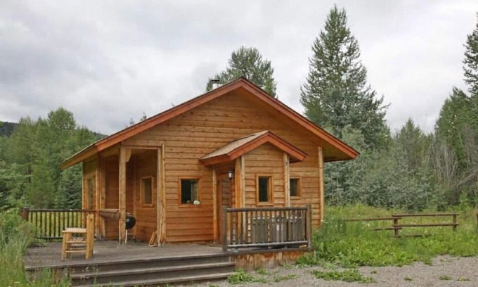 Moricetown House | The Cozy Cabin - L.D.R.