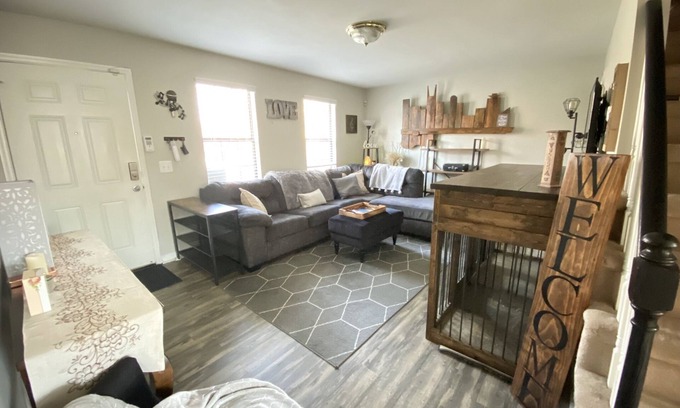 Tulip Grove House | The Cozy Cave-2 Bedroom, 2 Bath, LARGE fenced BACKYARD!