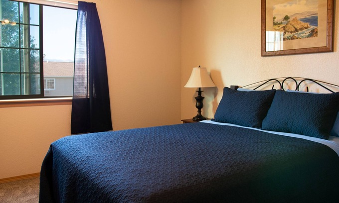 River Road Condo | The Cozy Condo - Centrally Located 3 Bedroom in the Heart of Missoula!