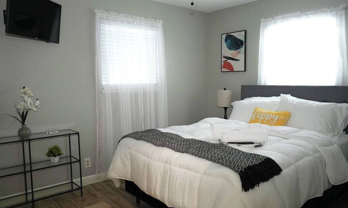 Woodward House | The Cozy Corner, Family Friendly, Game Room + WiFi