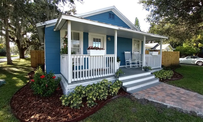 Sanford House | The Cozy Cottage @Downtown Sanford
