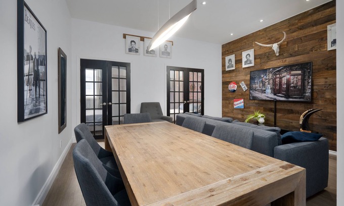 La Cite-Limoilou Apartment | The Cozy Country Den