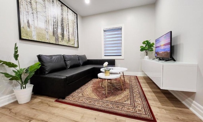 Downtown Apartment | The Cozy Cove Modern King-Bedroom Full Apartment