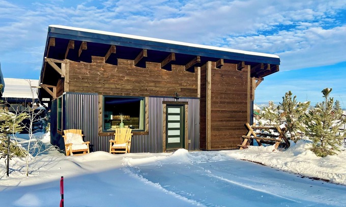 Last Chance Cabin | The Cozy Cove-Updated Cabin-Island Park