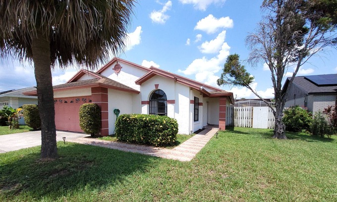Indian Wells House | The Cozy Haven in Kissimmee, FL with heated pool just 10 minutes to theme parks!