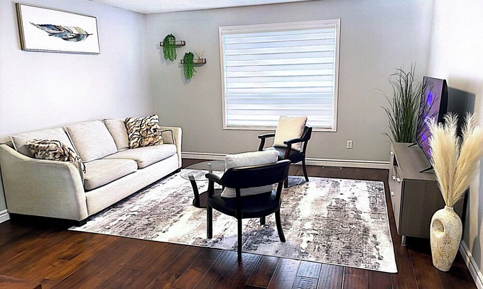 Durham Region House | The Cozy Home. Lovely 3 bedroom house near Restaurants, Park, Supermarket & 401"