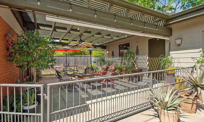 Northeast Dallas House | The Cozy Owl Cottage - so close to so much