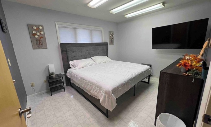 Dauberville House | The Cozy Retreat Suite