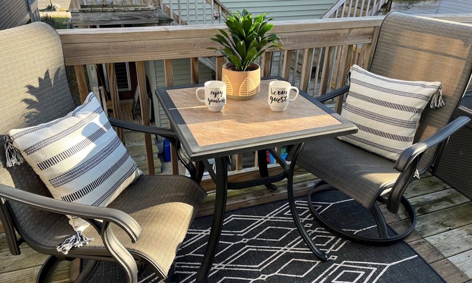 Gold Coast Cottage | The Cozy Seahorse Cottage, a few steps to the beach!